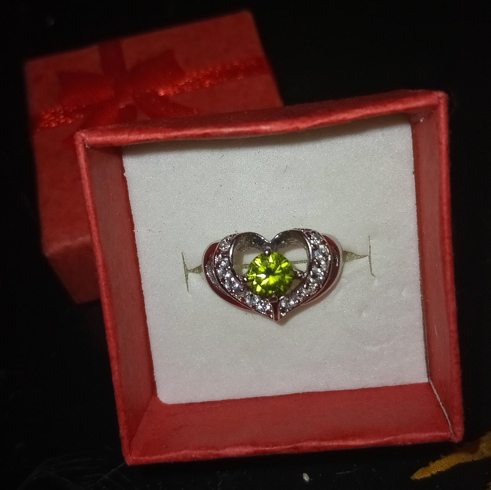 Peridot Ring - Picture 4 of 4